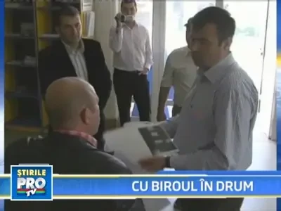 Protest inedit la Predeal! Viceprimarul a iesit cu tot cu birou, in strada