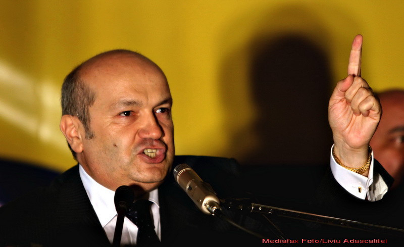 Milut: Il invit sa ia cuvantul pe premierul Emil BLOC... Boc