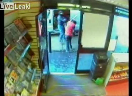 Rugbist recompensat pentru ca a imobilizat un hot