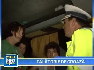 A intrat cu masina intr-un autocar plin de copii! Doi oameni au murit