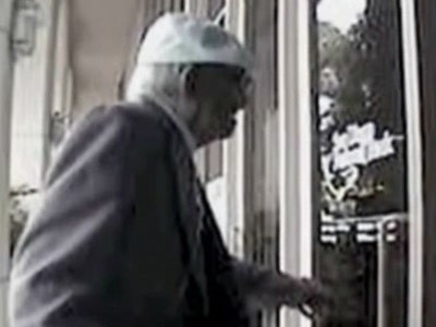 Incredibil! O banca din SUA a fost jefuita de un batranel de 80 de ani!