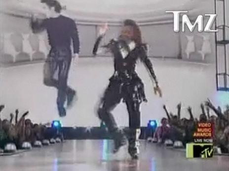 Michael omagiat la MTV Video Music Awards! Janet a dansat in memoria lui!