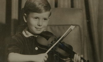 Busu: "In prima zi de scoala, priveam in jurul meu ca un bursuc haituit"