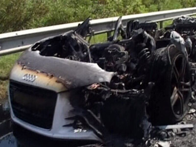 Audi R8, lasat (doar cu) masca de un incendiu! VEZI VIDEO!