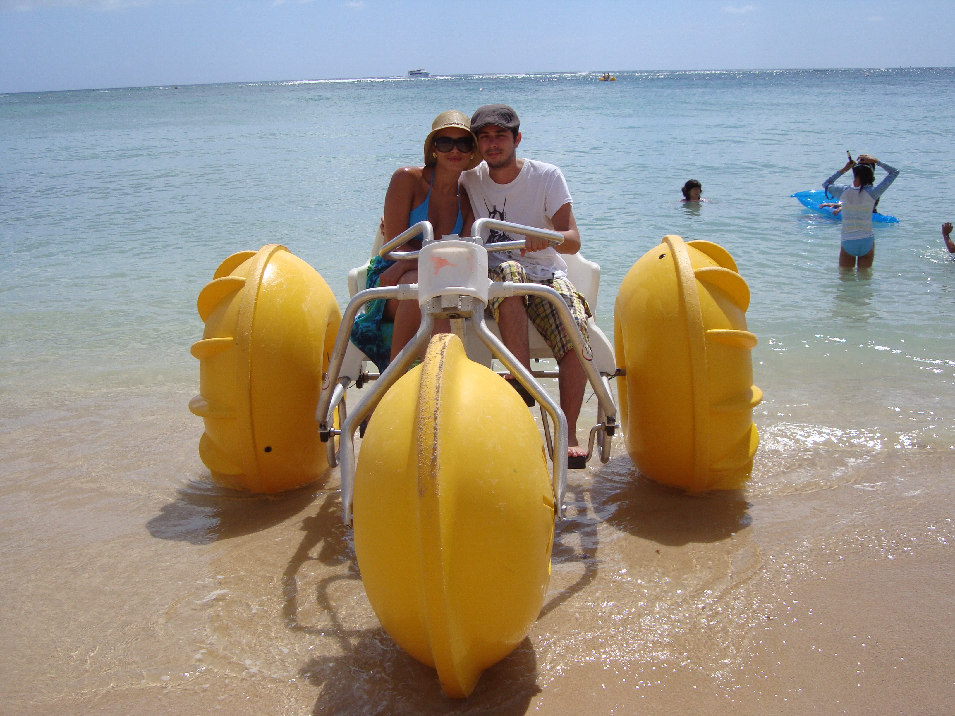 Iulia Vantur, calatorie in paradis! In pasi de Hula, alaturi de iubitul ei