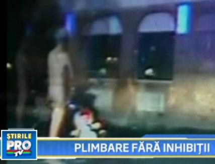 Fara inhibitii! Pe motocicleta, complet gol!