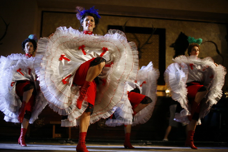 Spectacol incendiar de cancan, de la Paris, direct in "Aniela"