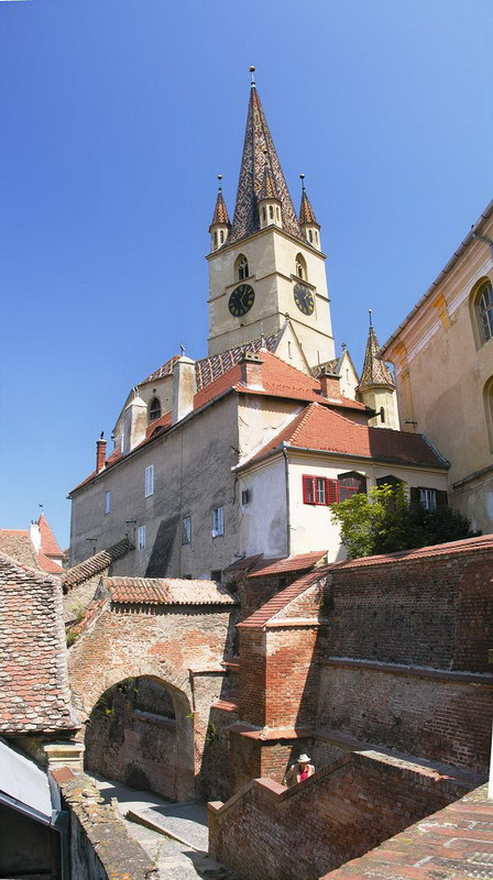 Pe urmele lui Ceausescu. Cat costa sa afli despre legendele comunismului la Sibiu