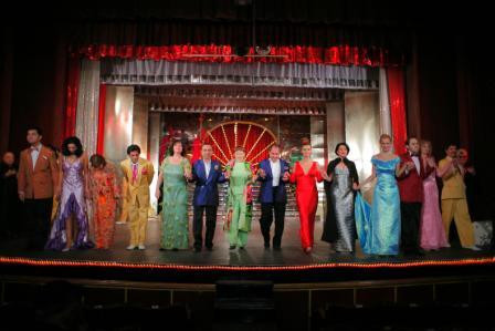 Spectacol de succes in casa noua la Teatru de revista!