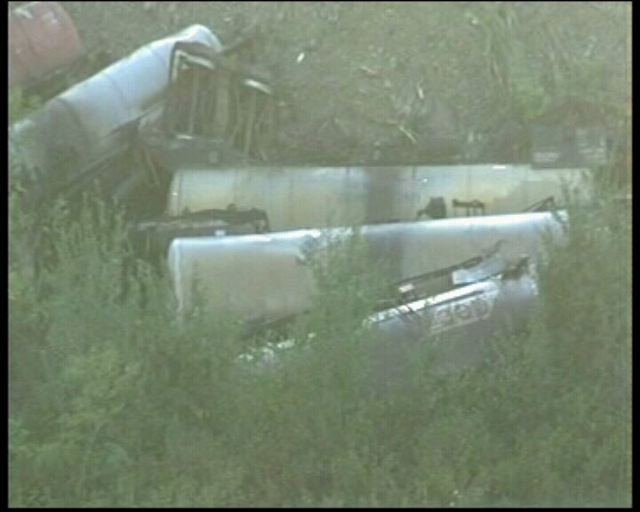 Inca unul! Un tren incarcat cu produse petroliere a deraiat in judetul Cluj