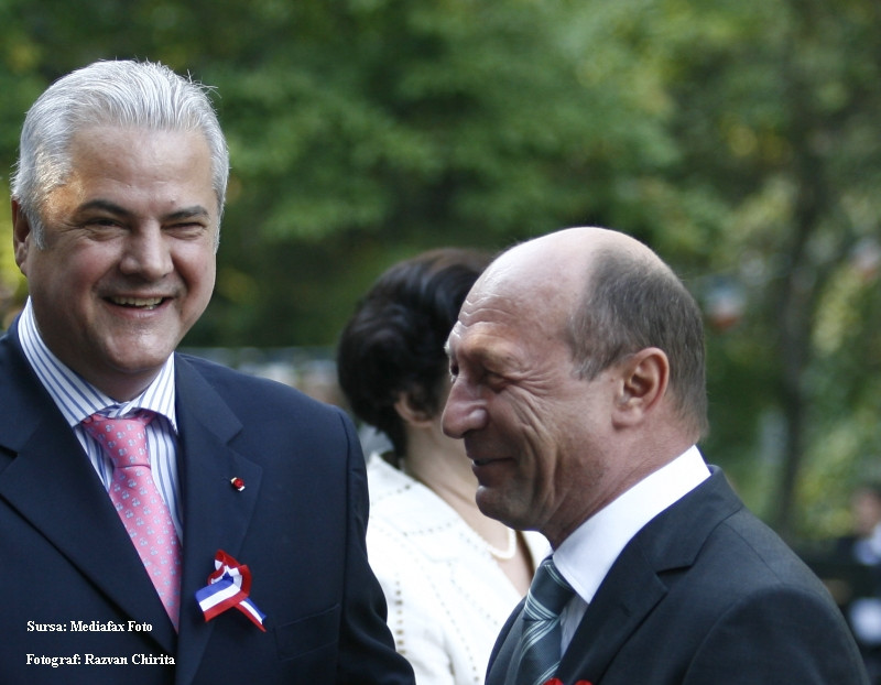 Adrian Nastase, pe blog: Basescu e o mizerie de om