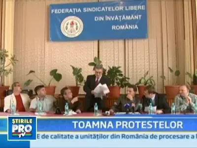 Bugetarii continua protestele si ameninta cu boicotarea alegerilor