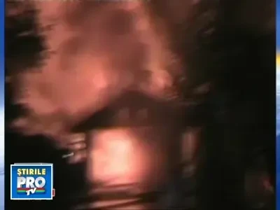 Incendiu puternic in Prahova! Sase garaje si o masina s-au facut scrum!