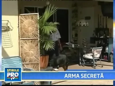 Un batranel de 91 de ani a speriat un hot, dupa ce a aparut gol in fata lui