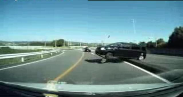 S-a lecuit de filmele 3D! A surprins pe camera propriul accident