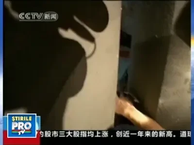 Copil de 3 ani, ramas cu capul intepenit! Vezi operatiunea de salvare!