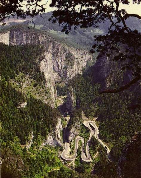 Cheile Bicazului, la granita dintre Ardeal si Moldova