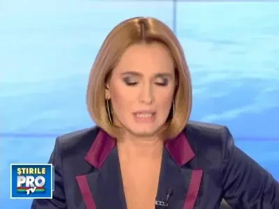 Si-a facut masina praf incercand sa "pacaleasca" un stalp telescopic!