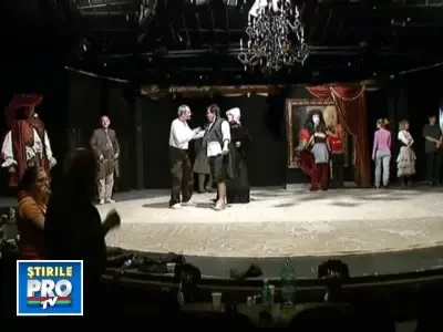 La teatru, biletele se cumpara cu luni de zile inainte sau de la bisnitari!