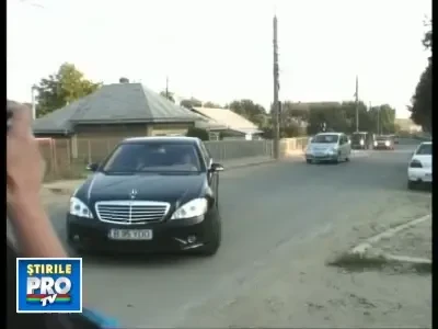 Elena Basescu, cu Syda la bunici!