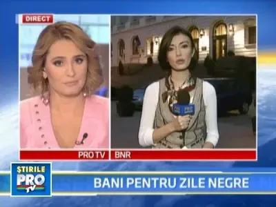 Romanii cheltuiesc mai putin si pun banii in banci. Nu e bine!