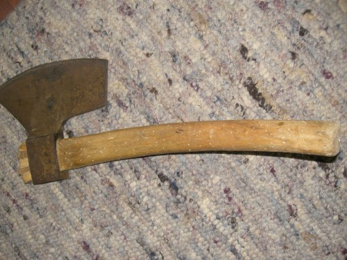 Criminal la 15 ani. A omorat un batran cu bestialitate