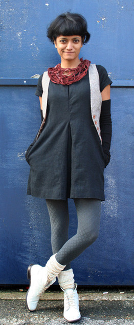 Poarta o singura rochie un an intreg!