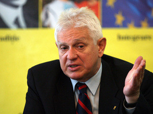 Doua tabere cu doi presedinti se lupta pentru acelasi partid: PNTCD!