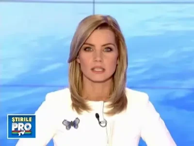 Autobuz parcat in gradina unui bloc. Vezi VIDEO