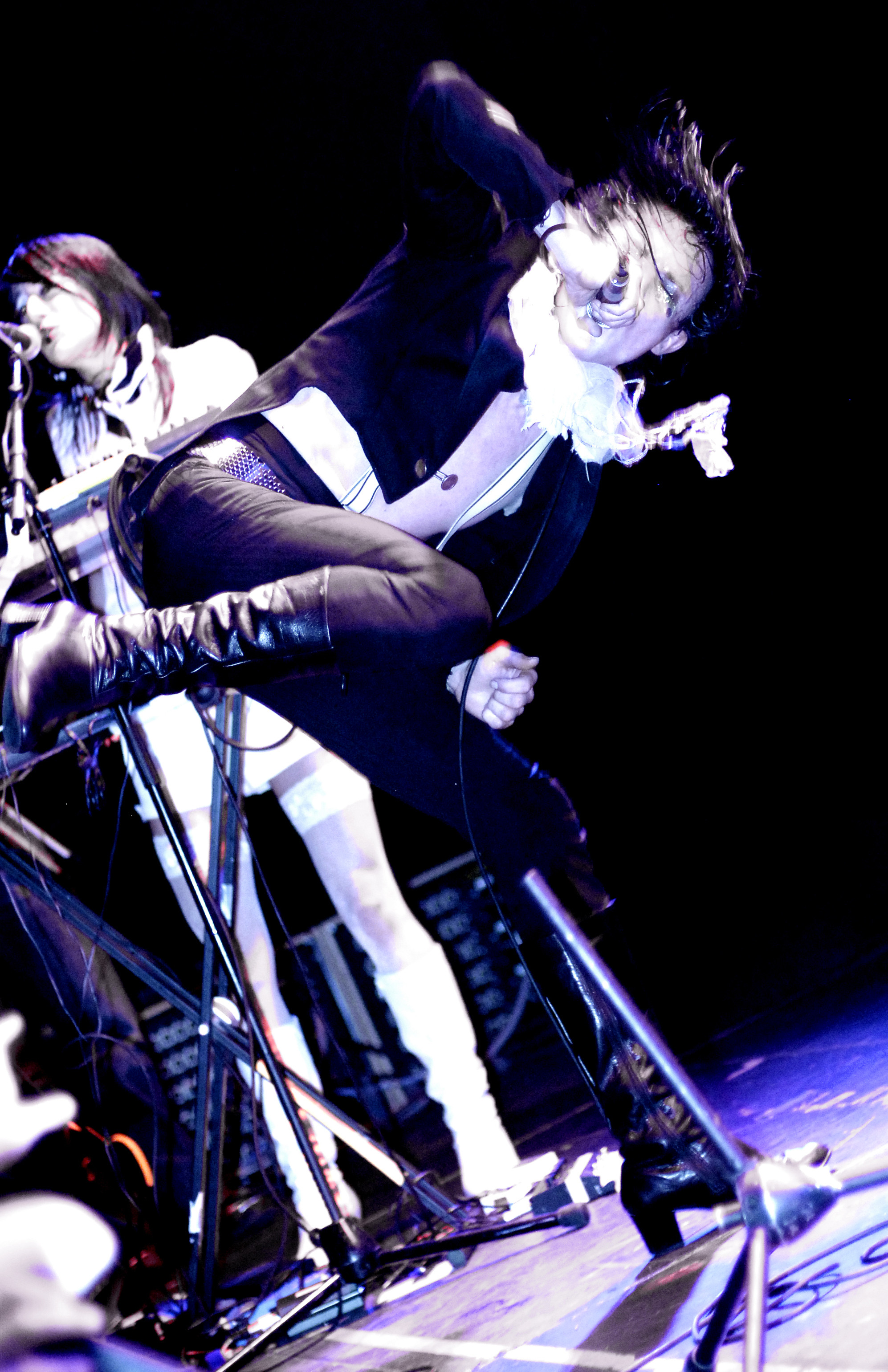 Trupa IAMX canta la MTV “Alternative Nation”!