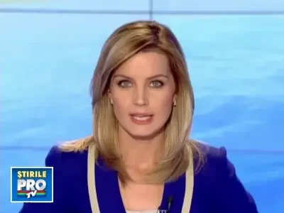 Curat ghinion! A fost inghitit cu masina cu tot de o groapa de pe sosea!