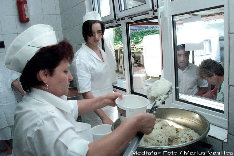 Primaria Deva reziliaza contractul cu cantina sociala dupa ce in meniu s-au gasit bucati de soparla