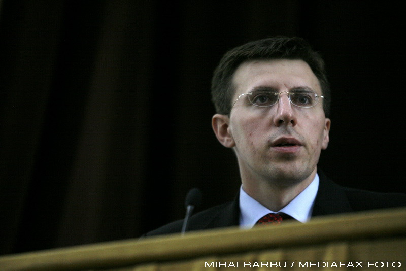 Protest violent la Chisinau. Primarul, imbrancit de pensionari