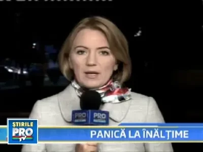 Un incendiu puternic a distrus acoperisul unui bloc din Constanta