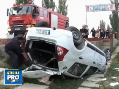 O masina incarcata cu diluat s-a rasturnat intr-un sant, aproape de Buzau