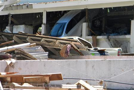 Cutremur in Sumatra! Un barbat a stat 30 de ore sub ruinele unui hotel