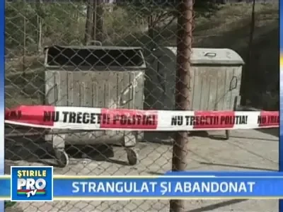 Bebelus strangulat cu un ciorap, gasit de politisti intr-un tomberon!