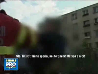 In chinuri cumplite! Un copil a ajuns cu gardul infipt in mana la spital