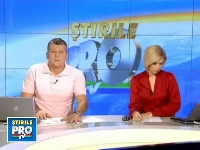 Protejat de carucior! Un bebelus a scapat ca prin minune dupa un accident