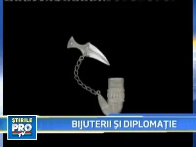 Madeleine Albright, mare colectionara de brose!