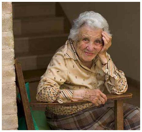 La 102 ani,vorbeste pe Skype cu 5 nepoti,13 stranepoti si 8 stra-stranepoti