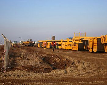 Traiesc langa un munte de deseuri chimice cu teama ca pot muri oricand!