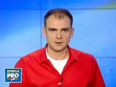 A incercat sa evite un caine, dar a ajuns cu masina in sant!