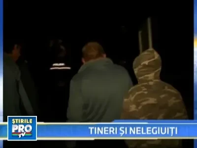 Mici, dar periculosi! 5 pusti au furat doua masini si au jefuit un magazin!