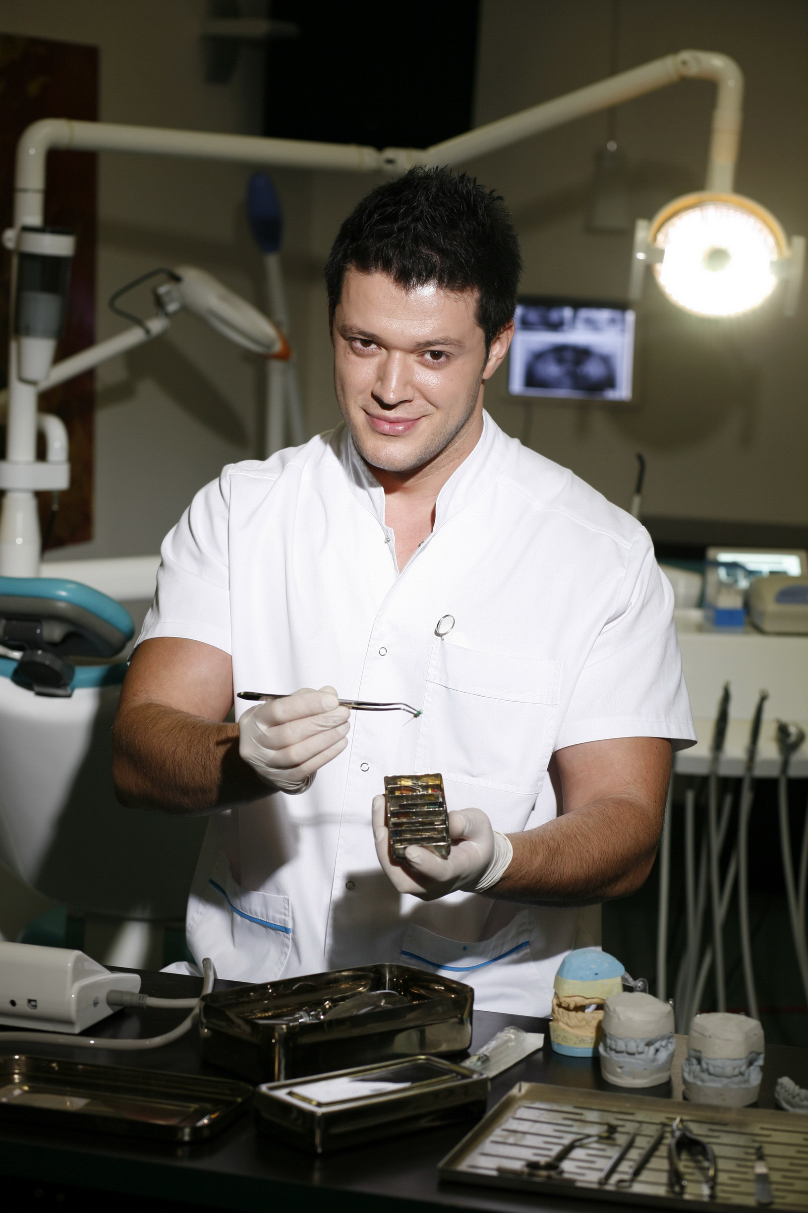 2 tinere spera la infatisarea mult visata la "Frumusete pe muchie de cutit"