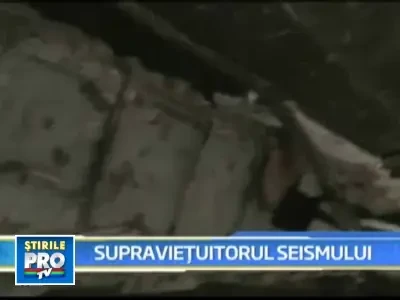 A stat 30 de ore sub ruinele unui hotel din Sumatra!