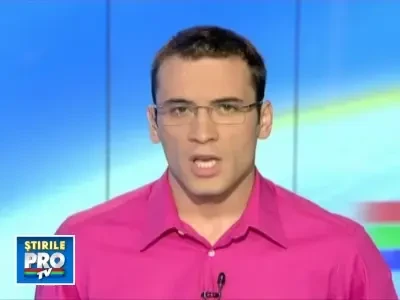 Dragoste mare intre o mamica pisica si un pui de chihuahua