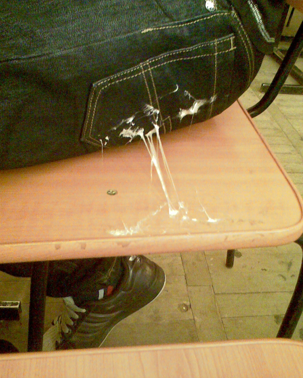 Campanie de bun simt: panouri pentru lipit guma de mestecat!