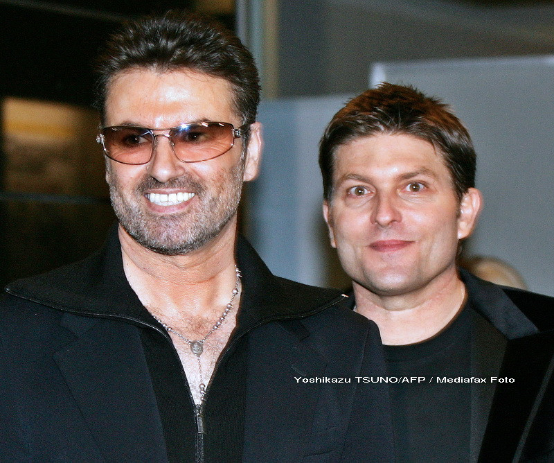 George Michael revine pe scena. Va pleca intr-un turneu european