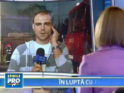 Un incendiu violent a mistuit doua case in Capitala